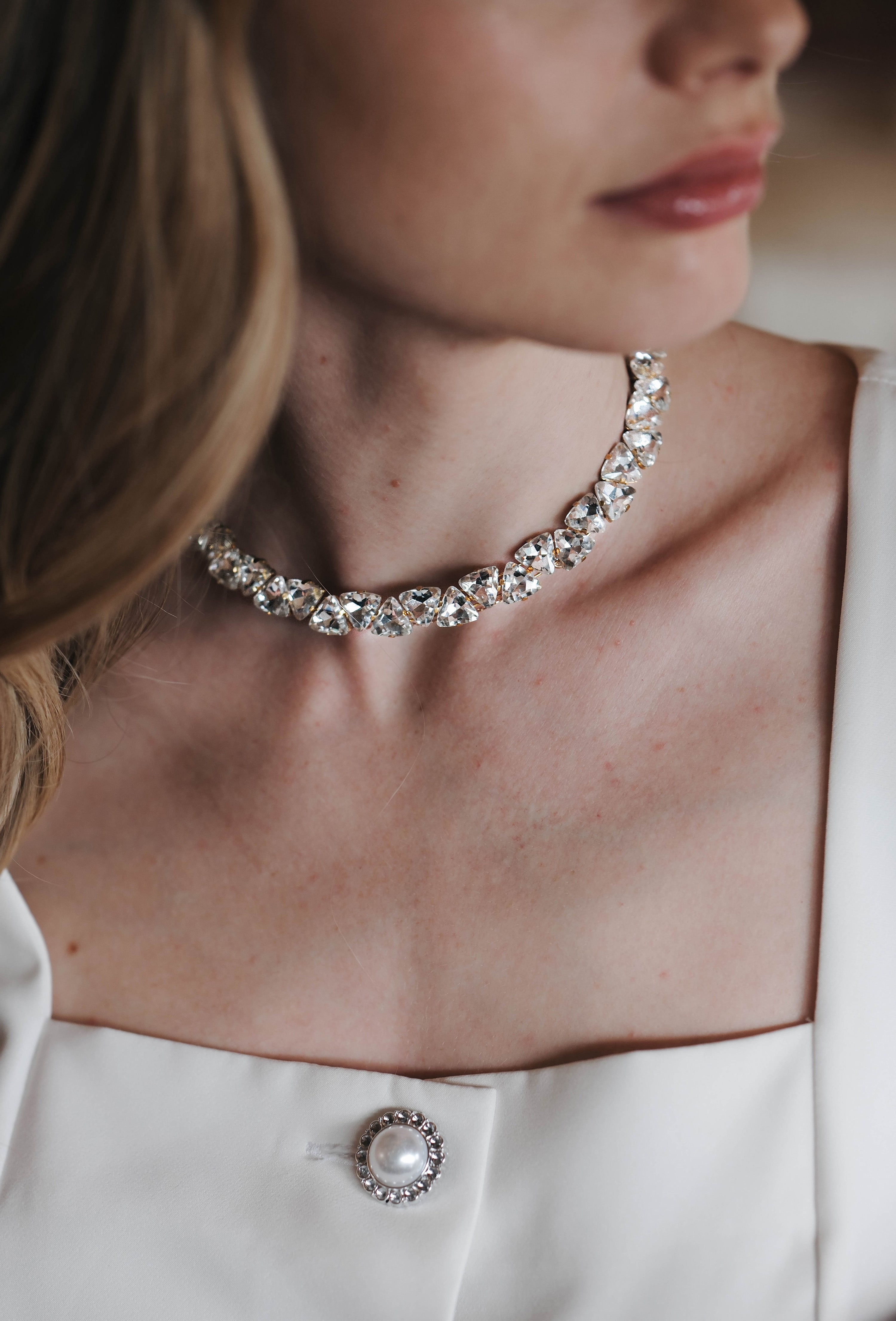 Комплект от колие, гривна и обеци с камъни: Luxe