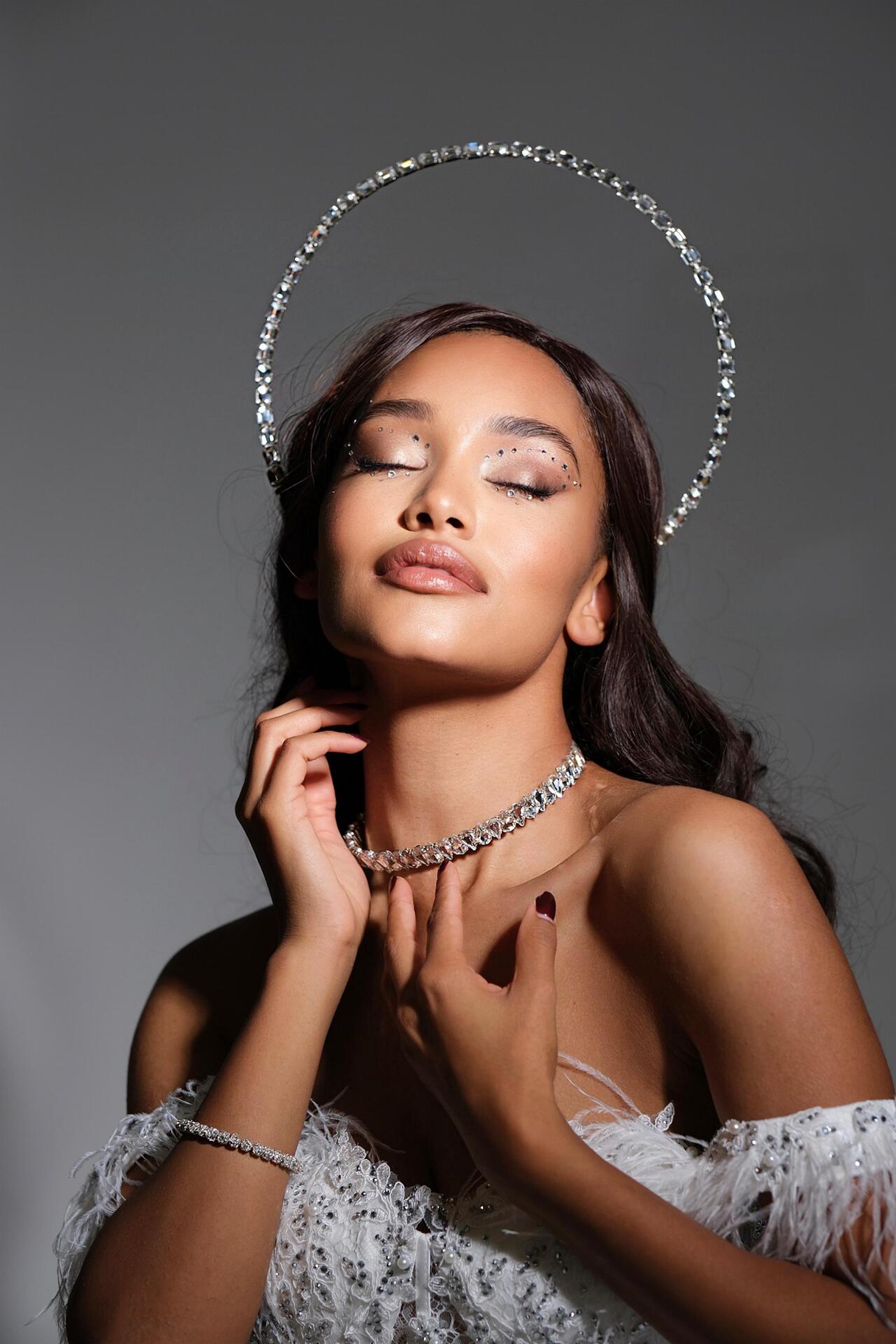 Аксесоар за глава със сребристи стъклени камъчета: Goddess