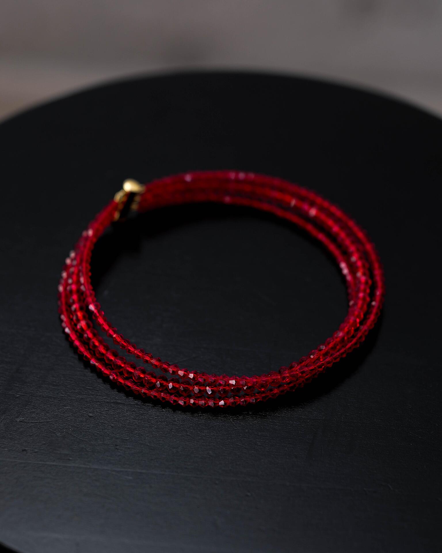 Колие: Red Blood