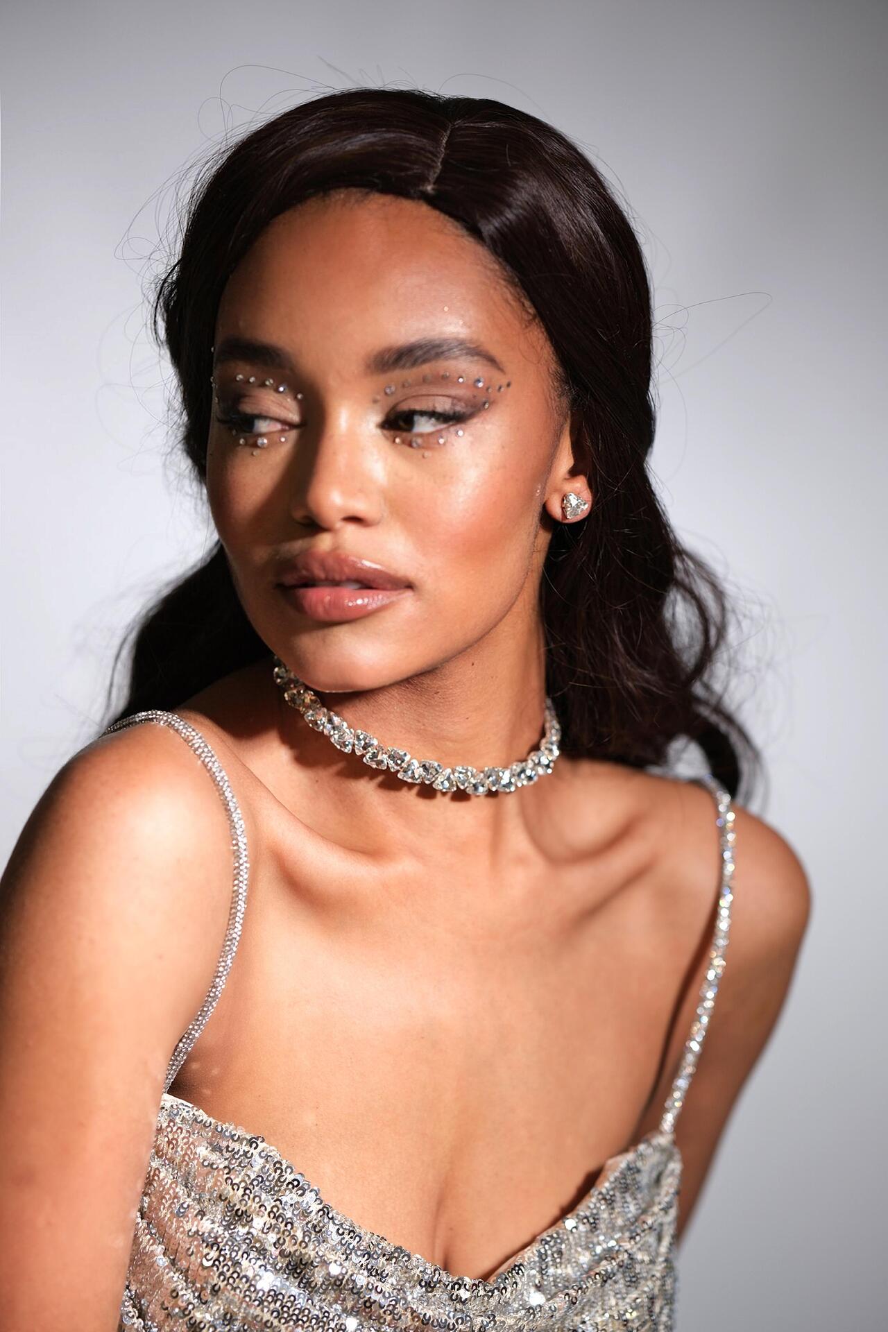 Комплект от колие, гривна и обеци с камъни: Luxe