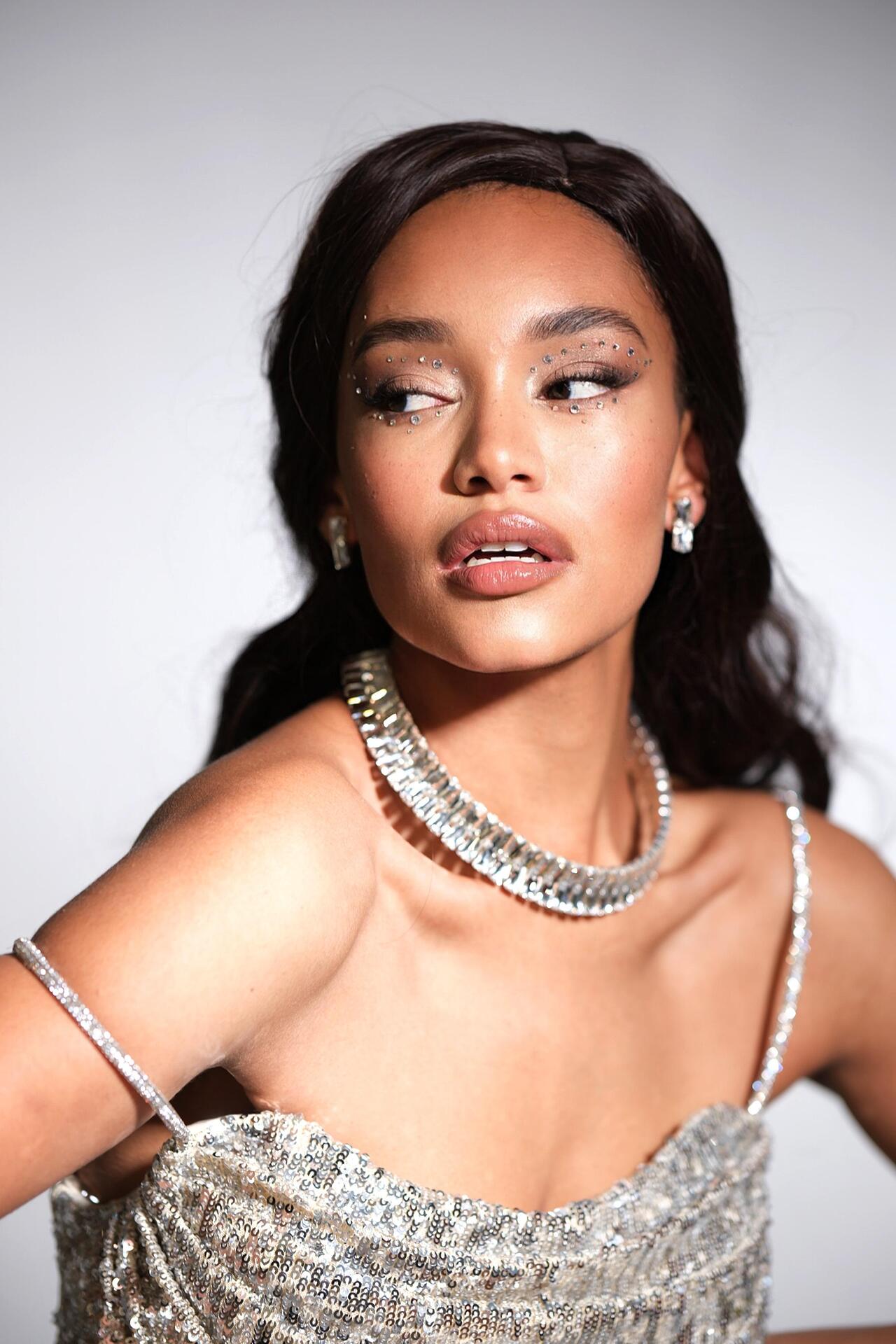 Комплект от колие, гривна и обеци с камъни: Lustrous