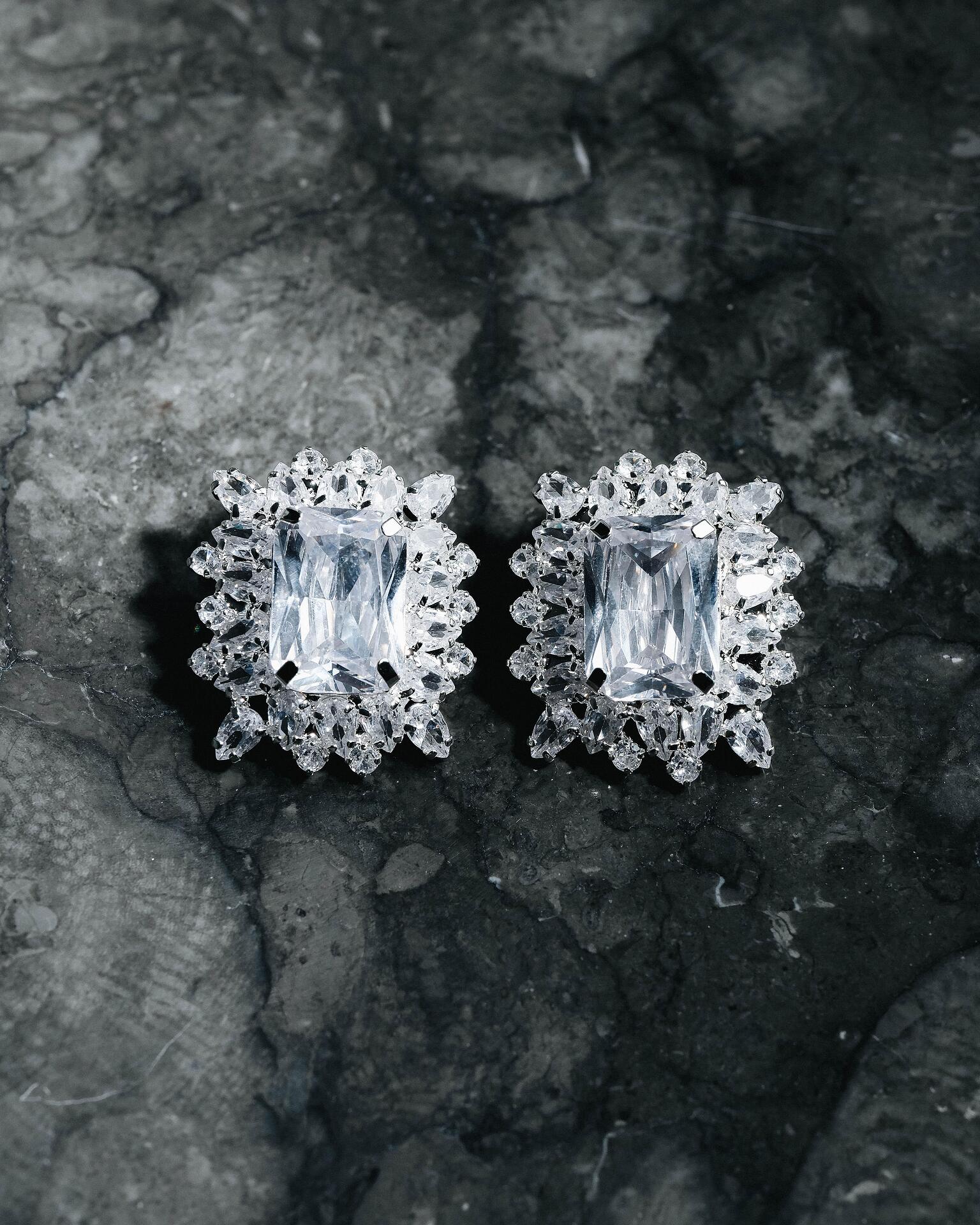 Обеци: Frame