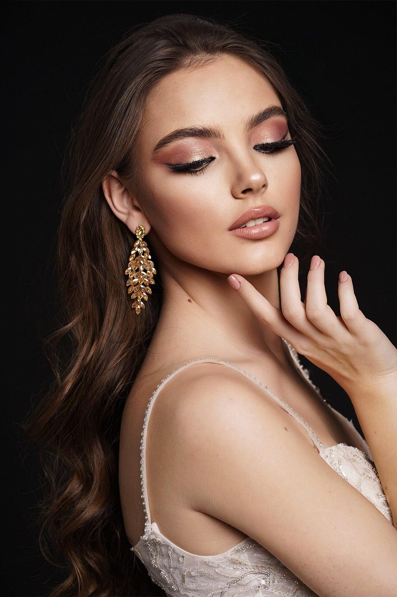 Обеци: Long Gold Earrings