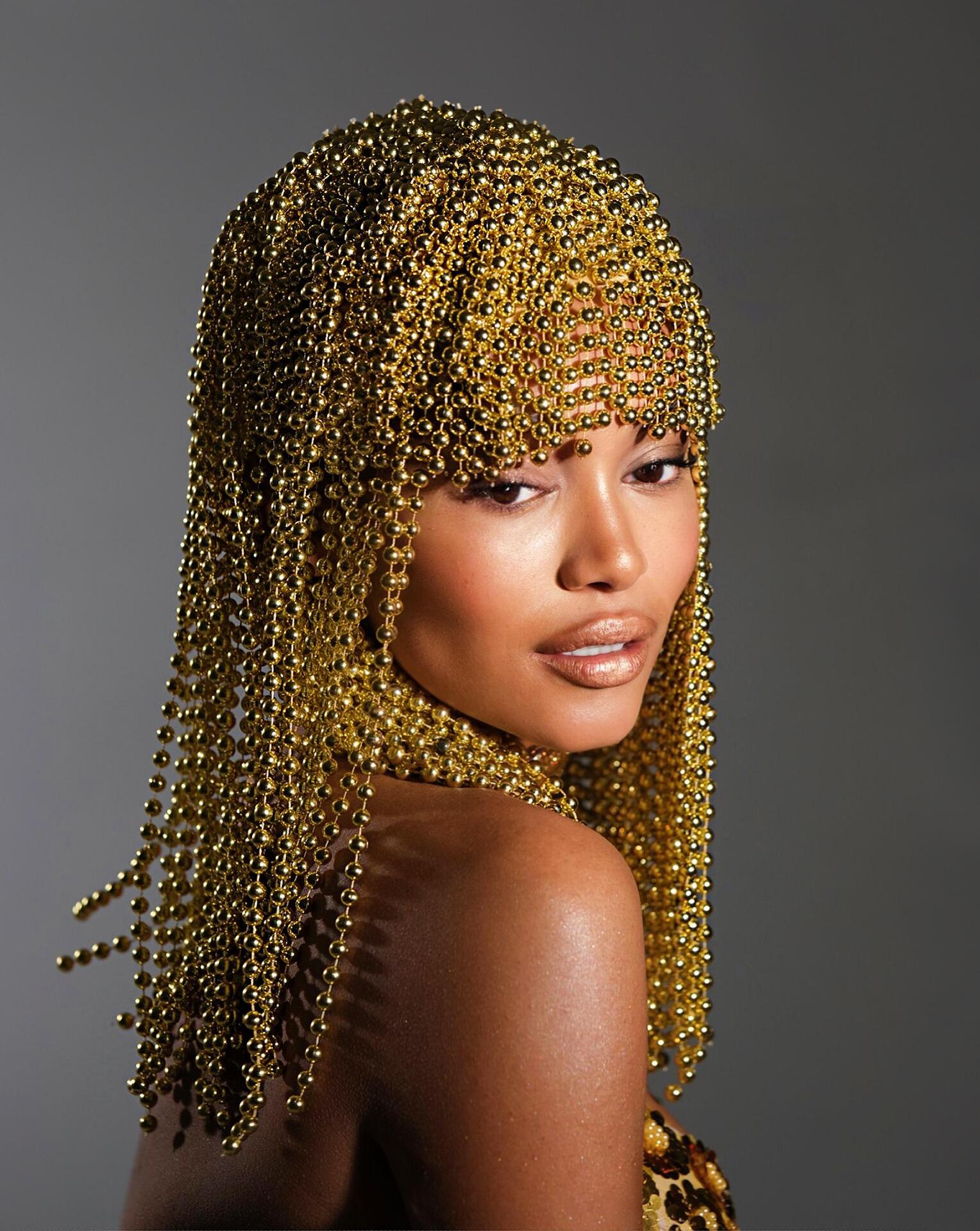 Перука със златисти перли: Gold Pearls