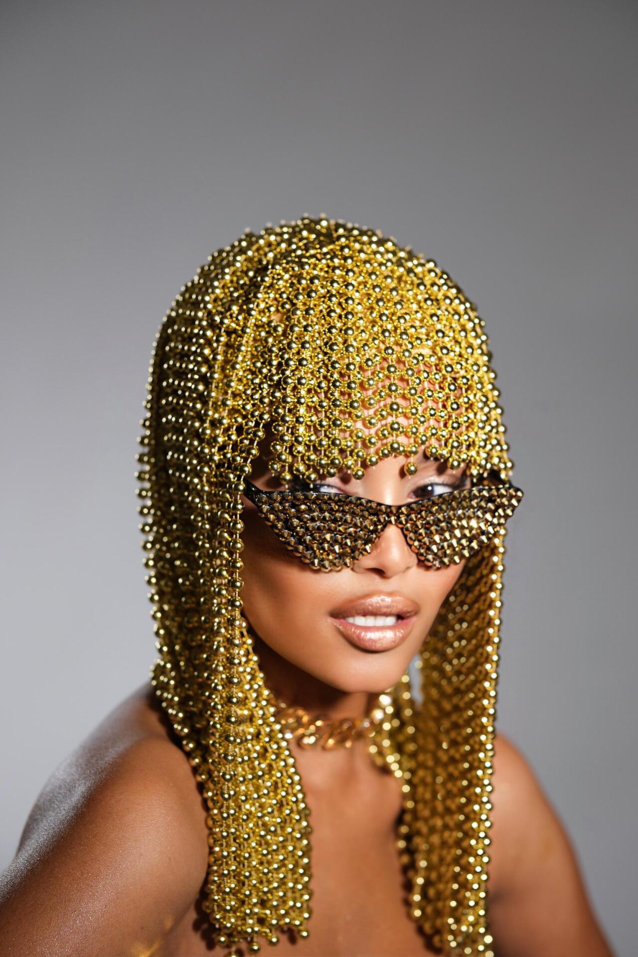 Перука със златисти перли: Gold Pearls