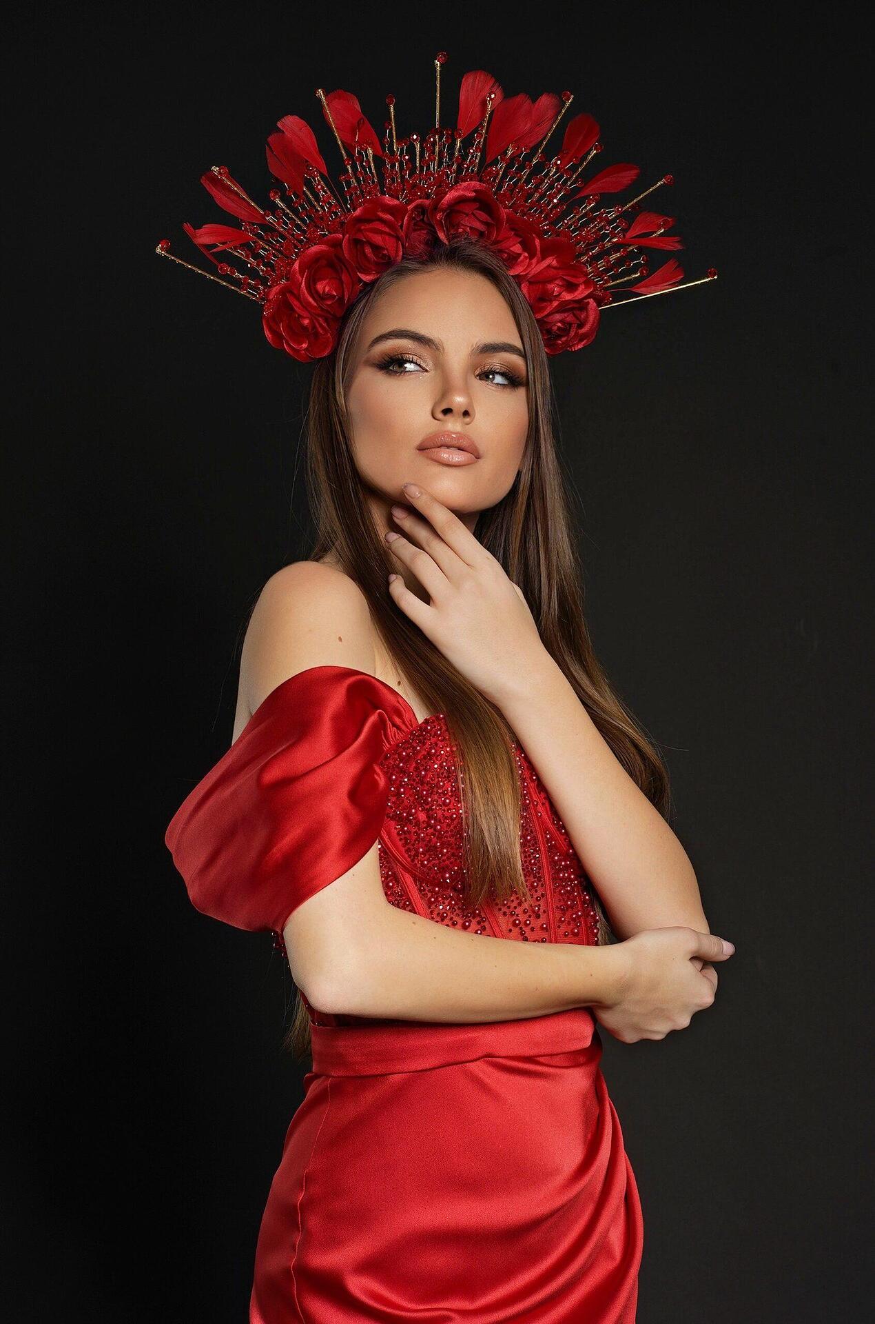 Корона: Red Queen