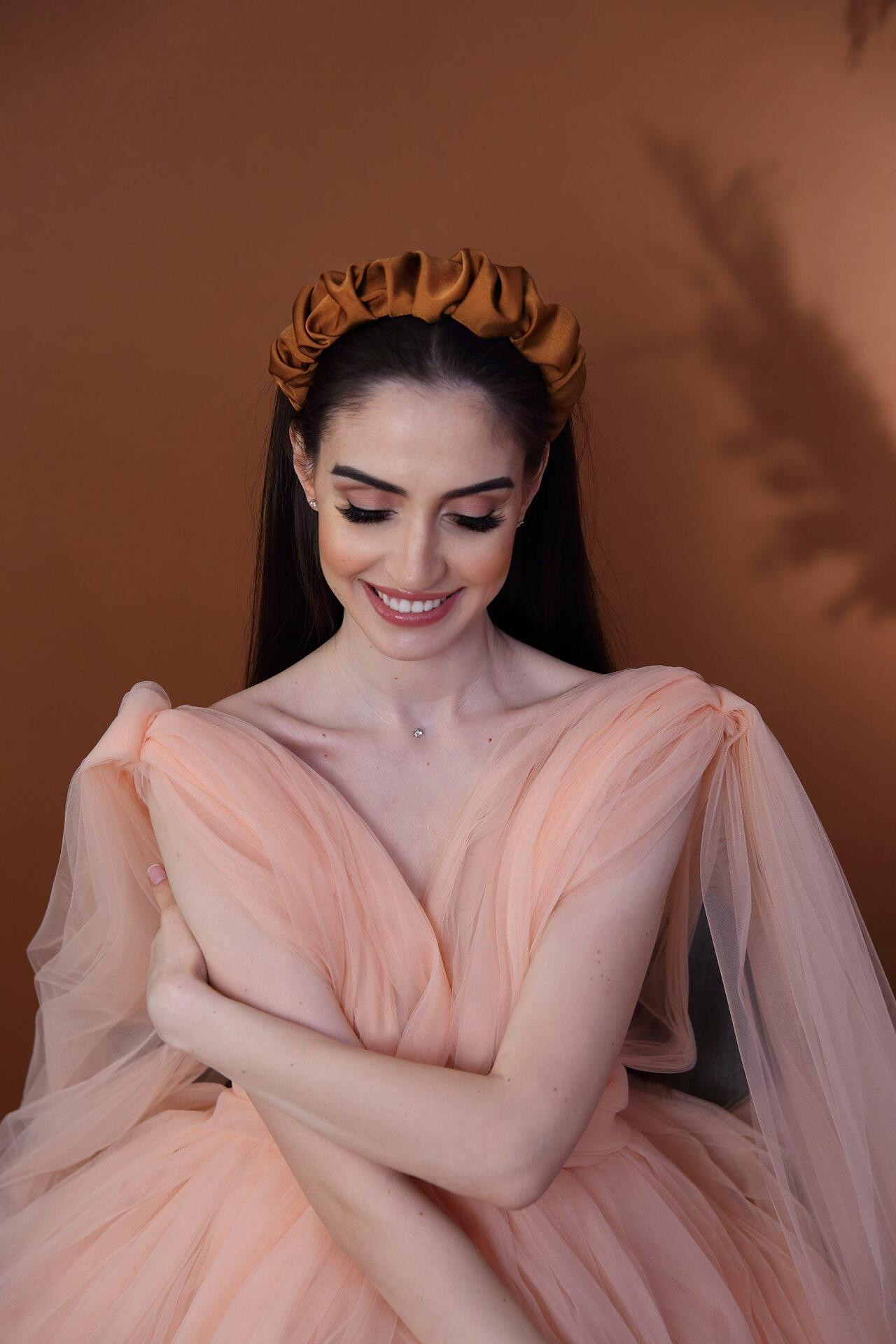 Сатенена диадема: Almond