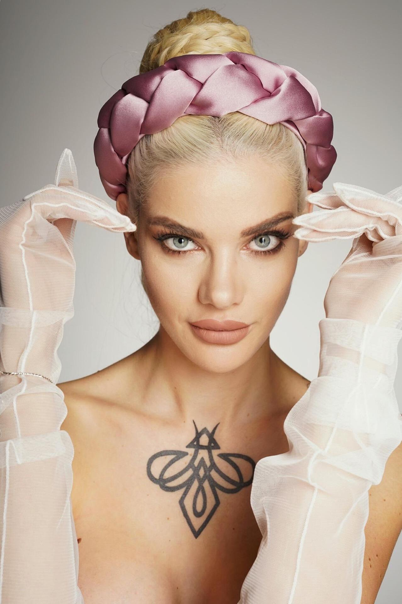 Сатенена диадема: Rose Ashes