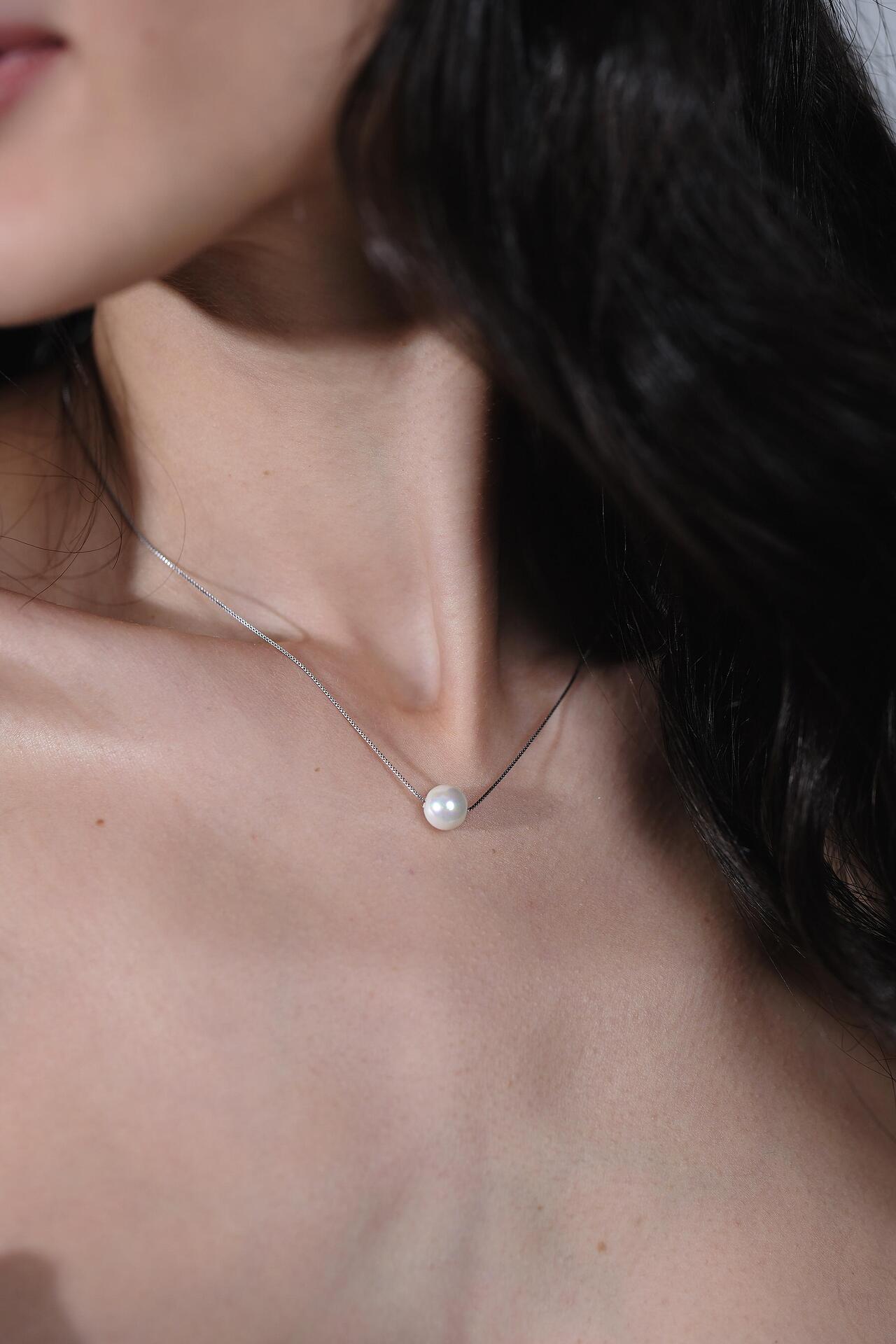 Сребърно колие с перличка: Light Pearl