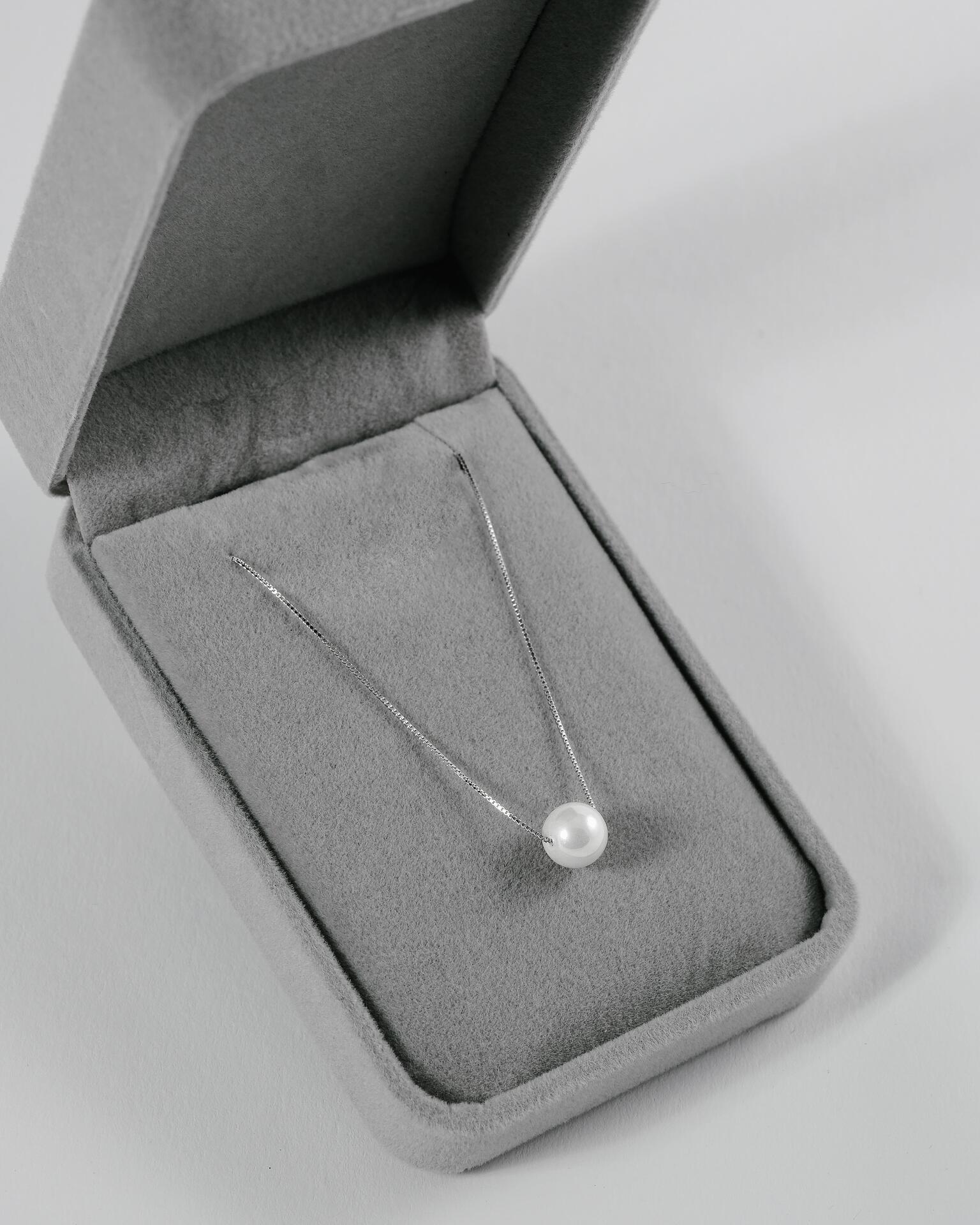 Сребърно колие с перличка: Light Pearl