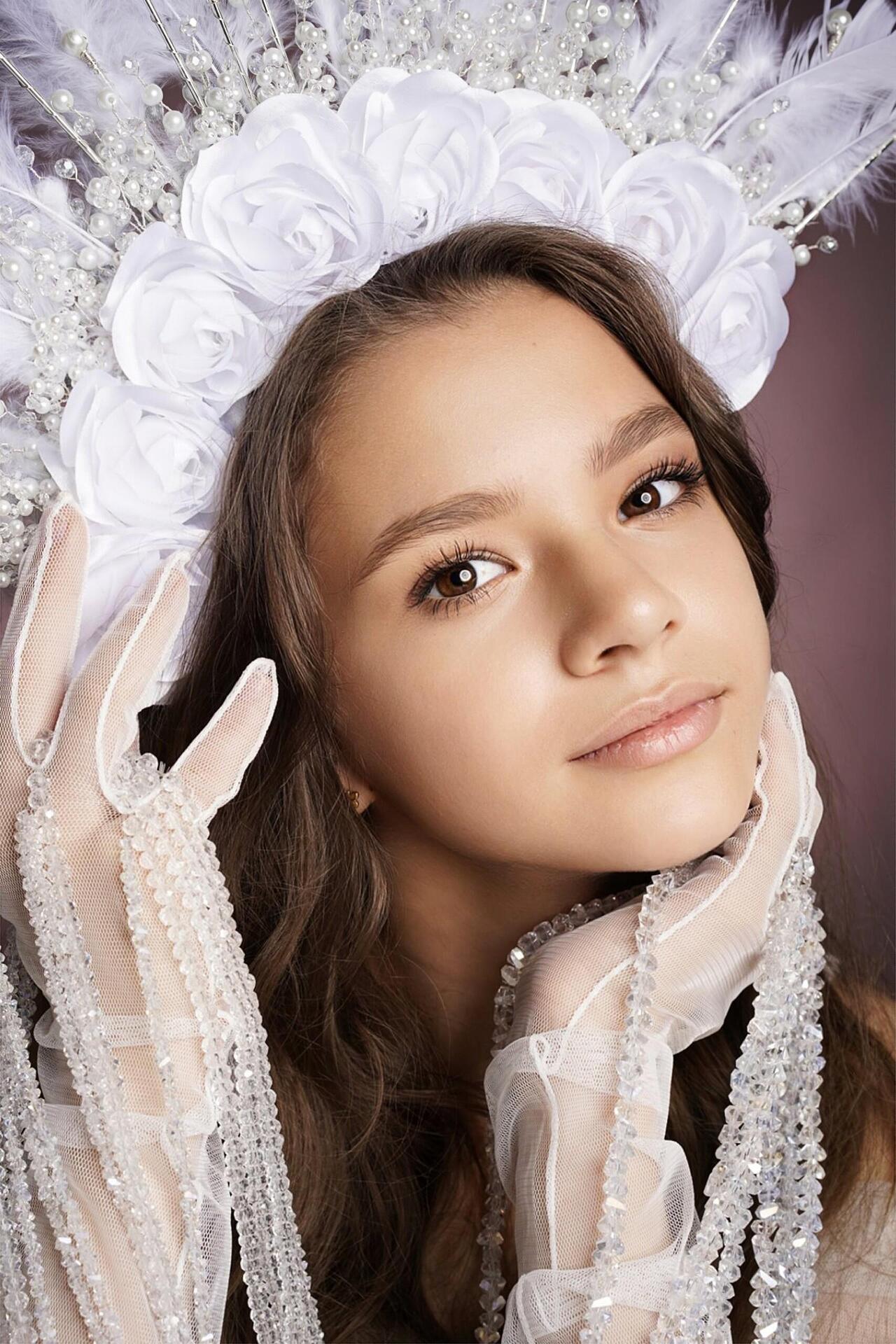 Аксесоар с рози: The Queen of Angels