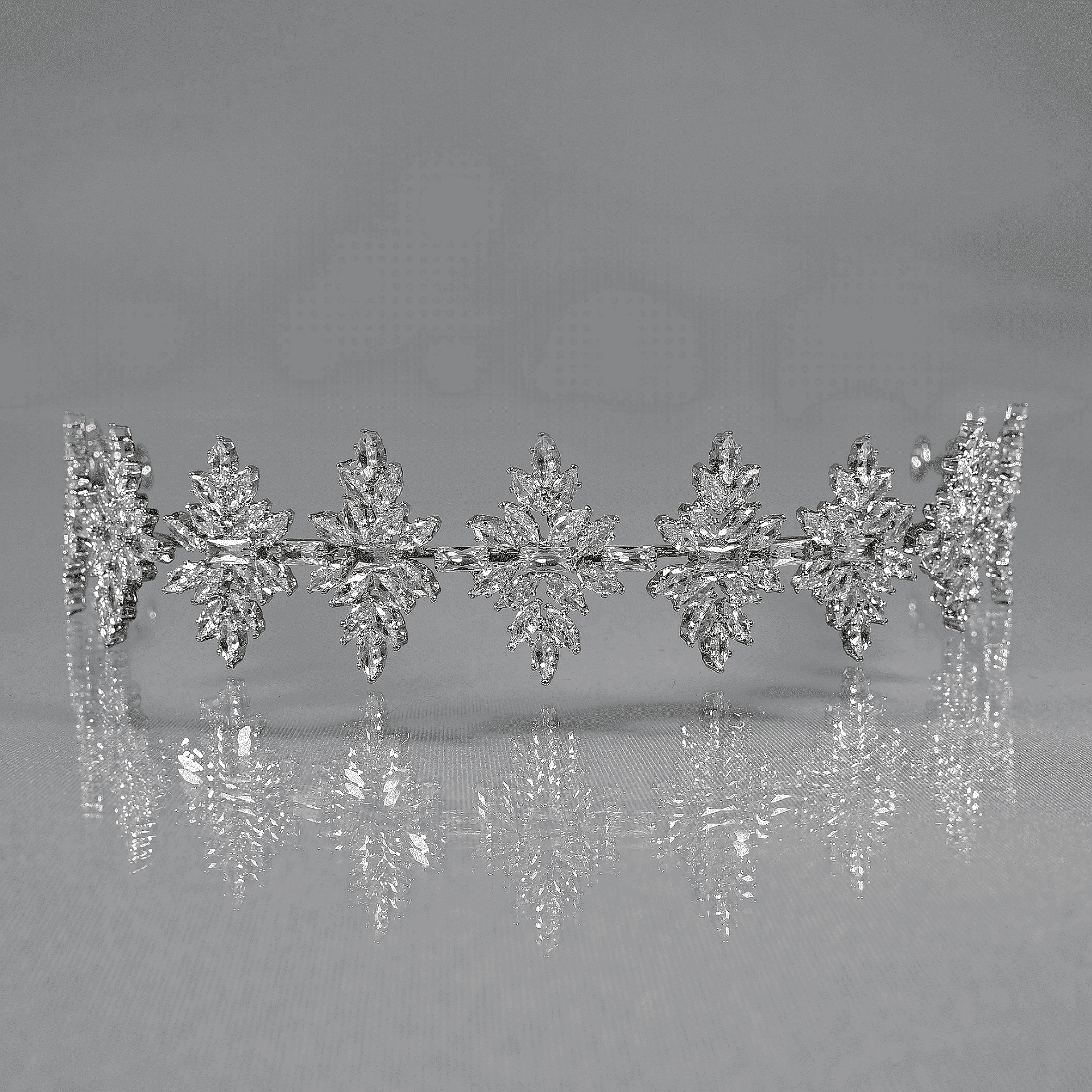 Тиара: Wedding Accessory