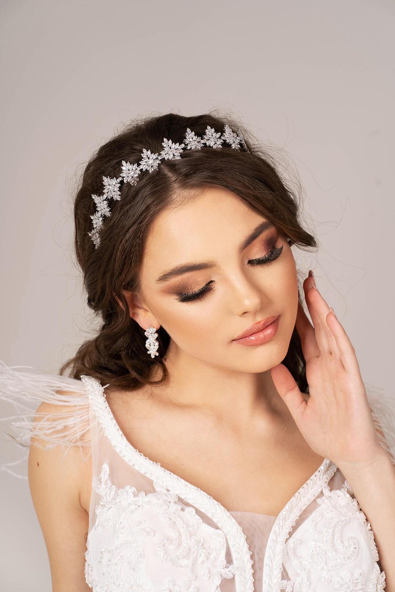 Тиара: Wedding Accessory